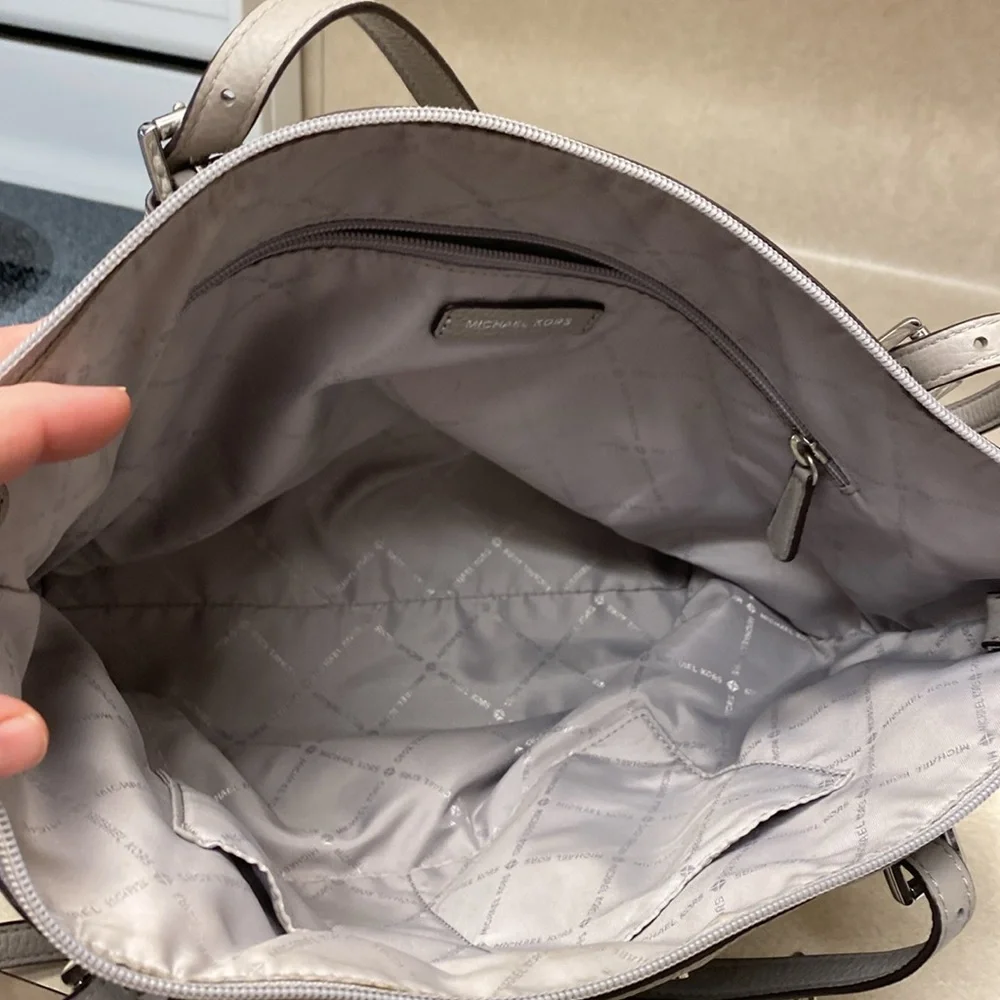 Michael Kors purse - Picture 5 of 5